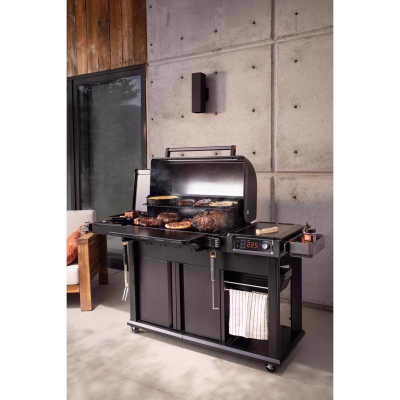 Load image into Gallery viewer, Traeger Woodridge Elite Wood Pellet WiFi Grill Black (IN-STORE PICKUP ONLY)