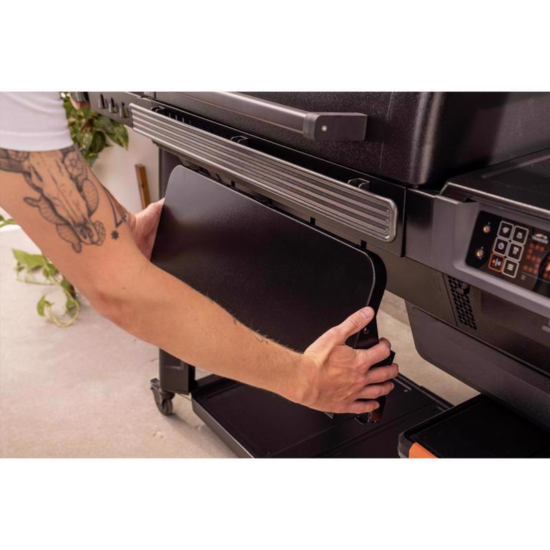 Load image into Gallery viewer, Traeger Woodridge Pro Wood Pellet WiFi Grill Black (IN-STORE PICKUP ONLY)