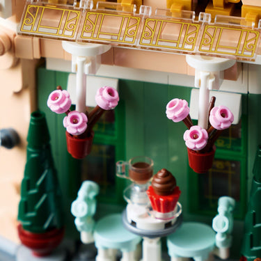 LEGO® Icons French Café