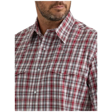Wrangler Men's Wrinkle Resist Long Sleeve Snap Shirt (Red/Black) Size M