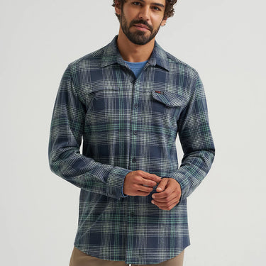 Wrangler ATG™ Men's Campsite Plaid Shirt (Blue Nights) Size L