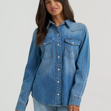 Wrangler Women's Iconic Western Snap Denim Shirt (Light Denim) Size L
