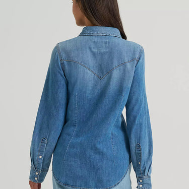 Wrangler Women's Iconic Western Snap Denim Shirt (Light Denim) Size L