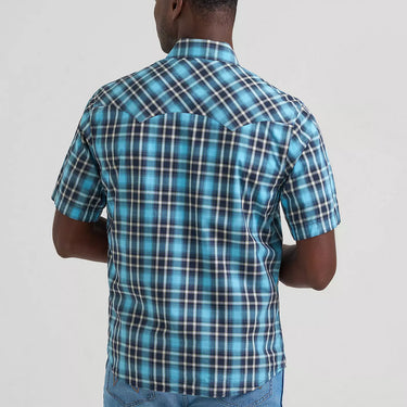 Wrangler Retro® Short Sleeve Sawtooth Pocket Western Snap Shirt (Blue N Black) Size L