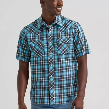Wrangler Retro® Short Sleeve Sawtooth Pocket Western Snap Shirt (Blue N Black) Size L