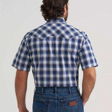 Wrangler Men's Retro® Short Sleeve Sawtooth Pocket Western Snap Shirt (Frosted Navy) Size XL