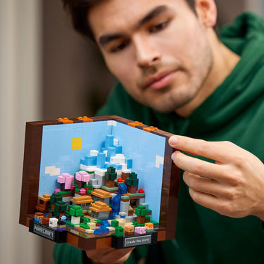 LEGO® Minecraft The Crafting Table