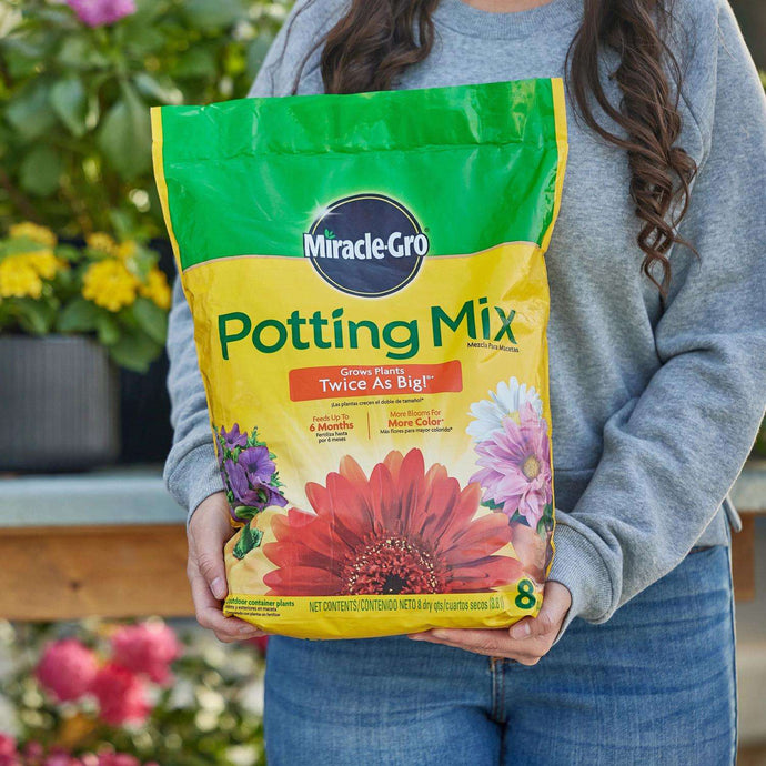 Miracle-Gro Flower and Plant Potting Mix 8 qt