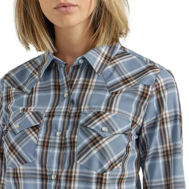 Load image into Gallery viewer, Wrangler Womens M Essential Long Sleeve Snap Plaid Shirt - Blue
