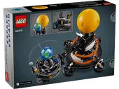 Lego Technic Planet Earth and Moon in Orbit 526 pc