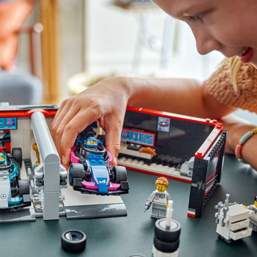 LEGO® City F1® Garage & Mercedes-AMG & Alpine Cars