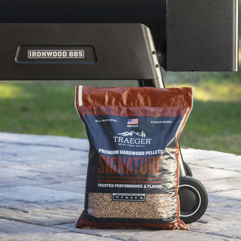 Load image into Gallery viewer, Traeger Signature Hardwood Pellets All Natural Maple/Cherry 20 lb
