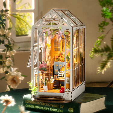 Rolife Holiday Garden House DIY Book Nook Kit