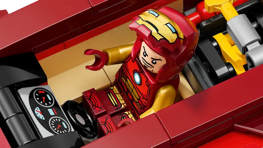LEGO Marvel Iron Man Car & Black Panther vs. Red Hulk