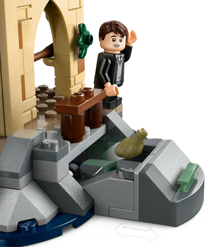 Load image into Gallery viewer, Lego Harry Potter Hogwarts™ Castle Boathouse 350pc
