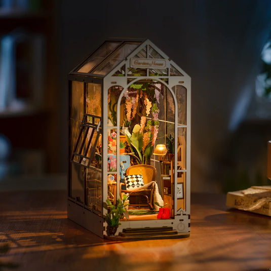 Rolife Holiday Garden House DIY Book Nook Kit