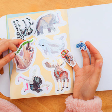 eeBoo: Wonderful Animals Shiny Sticker Book