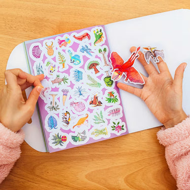 eeBoo: Dinosaur Shiny Sticker Book