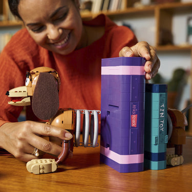 LEGO® ǀ Disney and Pixar Toy Story Slinky Dog Bookends