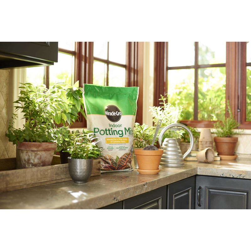 Load image into Gallery viewer, Miracle-Gro Indoor Plant Potting Soil 6 qt
