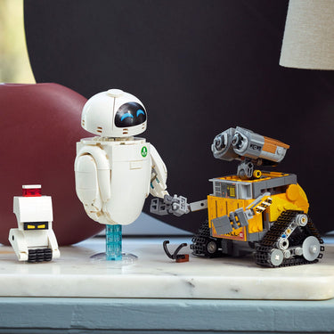 LEGO® ǀ Disney and Pixar WALL-E and EVE